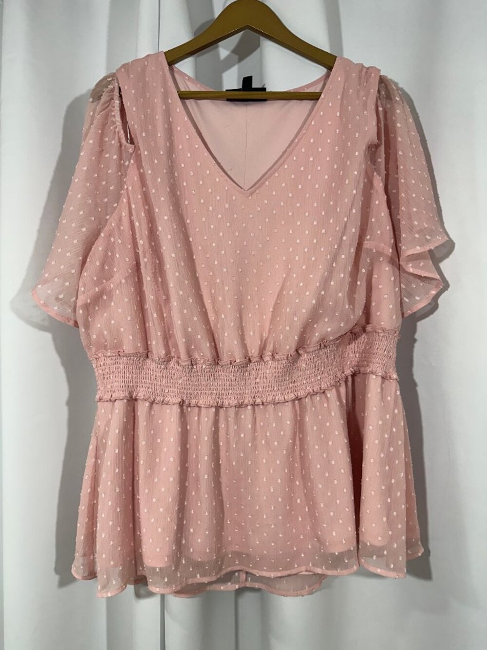 Lane Bryant Swiss Dot Cold Shoulder Blouse Size 22 Blush Pink Flutter Sleeve Top
